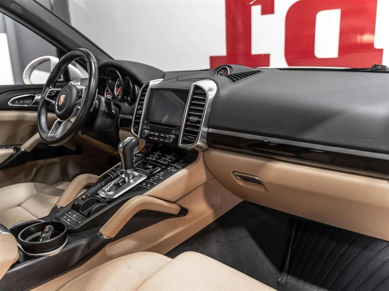 Porsche Cayenne * Base / Platinum Edition * CARFAX * ЦЕНА ДО БГ, снимка 9 - Автомобили и джипове - 54259753