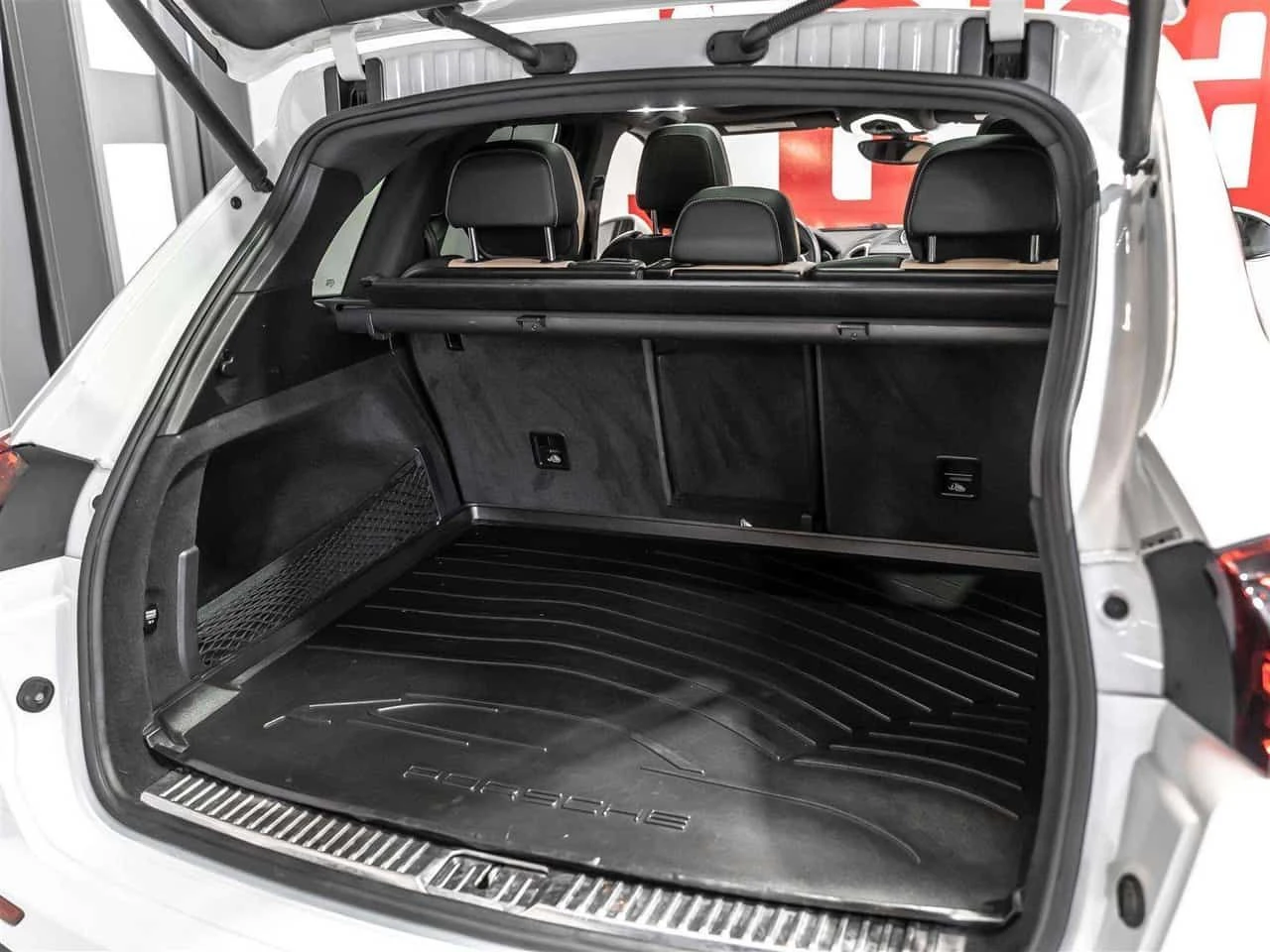 Porsche Cayenne * Base / Platinum Edition * CARFAX * ЦЕНА ДО БГ, снимка 13 - Автомобили и джипове - 54259753