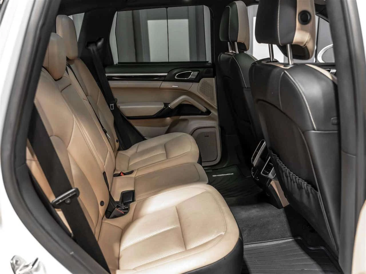 Porsche Cayenne * Base / Platinum Edition * CARFAX * ЦЕНА ДО БГ, снимка 11 - Автомобили и джипове - 54259753