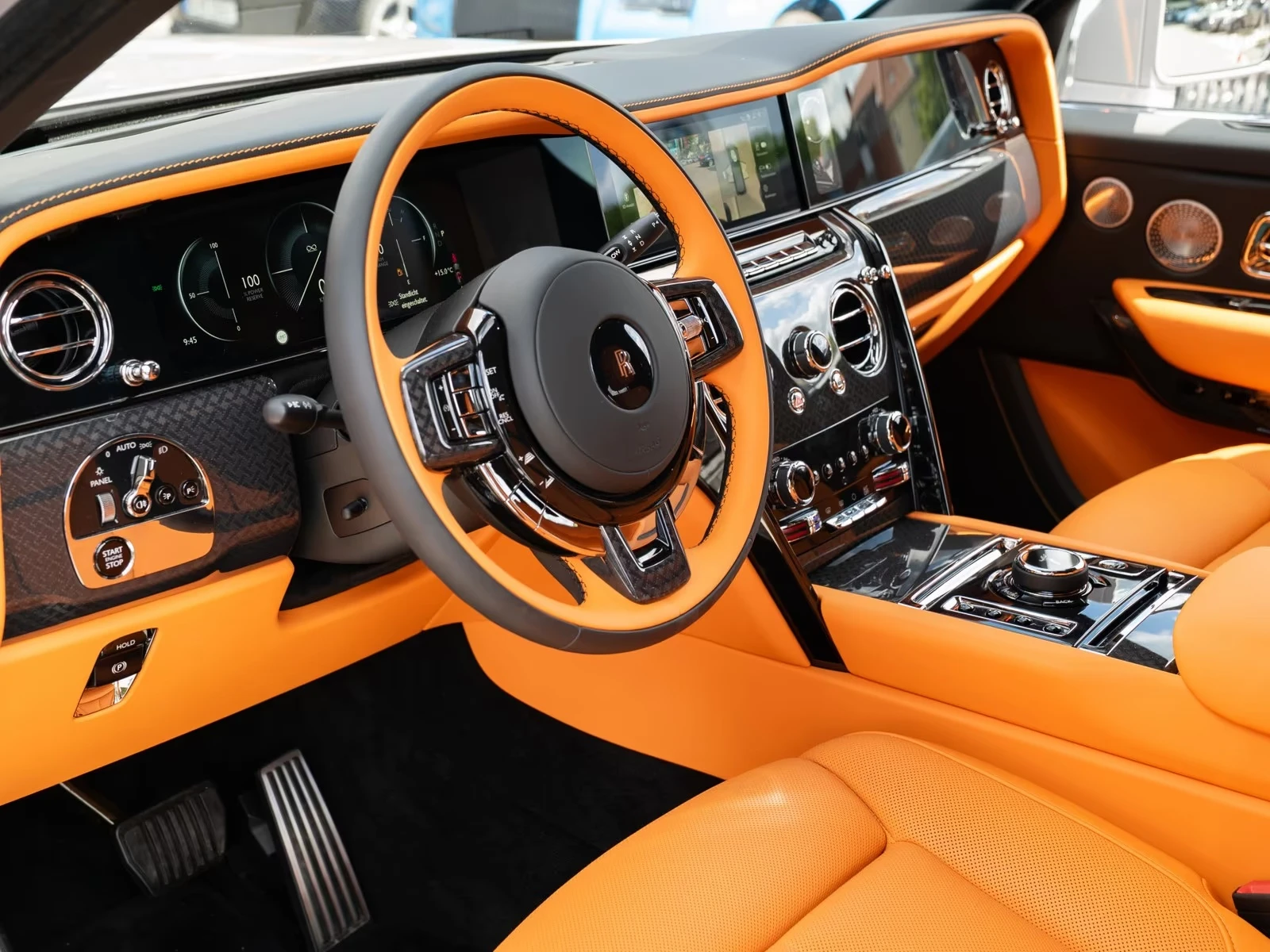 Rolls-Royce Cullinan V12 / BESPOKE / 360 / NIGHT / 4 SEATS / STARLIGHT, снимка 9 - Автомобили и джипове - 54955051
