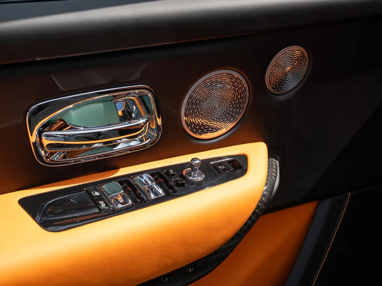 Rolls-Royce Cullinan V12 / BESPOKE / 360 / NIGHT / 4 SEATS / STARLIGHT, снимка 6 - Автомобили и джипове - 54955051
