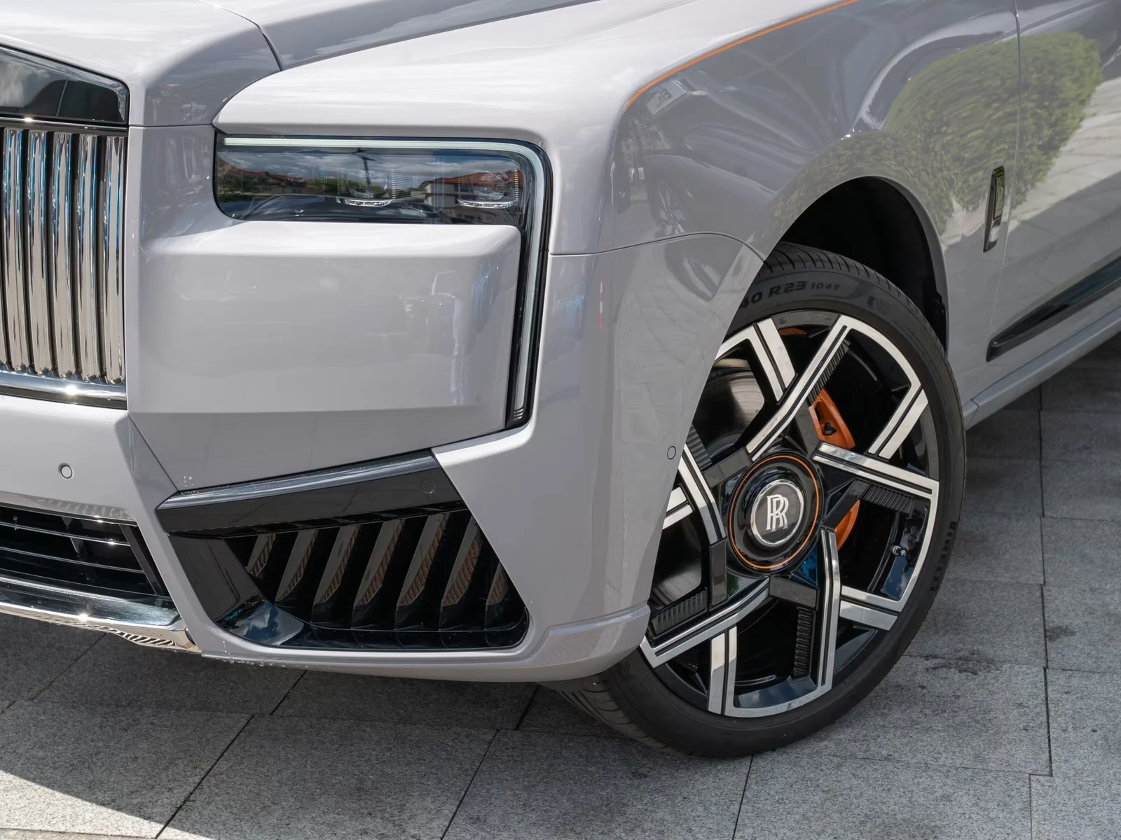Rolls-Royce Cullinan V12 / BESPOKE / 360 / NIGHT / 4 SEATS / STARLIGHT, снимка 3 - Автомобили и джипове - 54955051