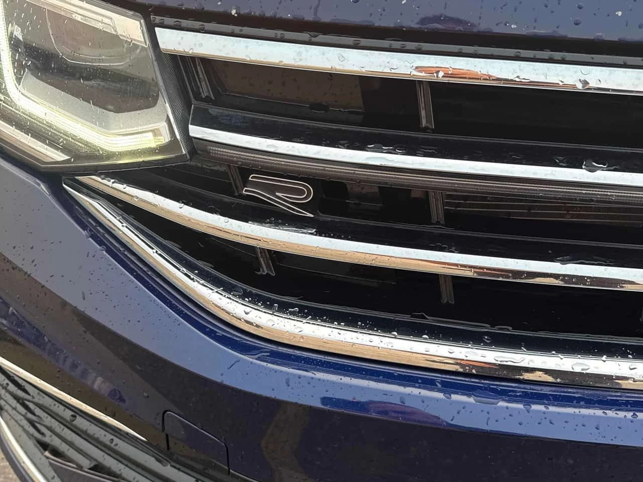 VW Tiguan * Highline R Line * CARFAX * БЕЗ ПЪРВОНАЧАЛНА ВНОС, снимка 11 - Автомобили и джипове - 55410530