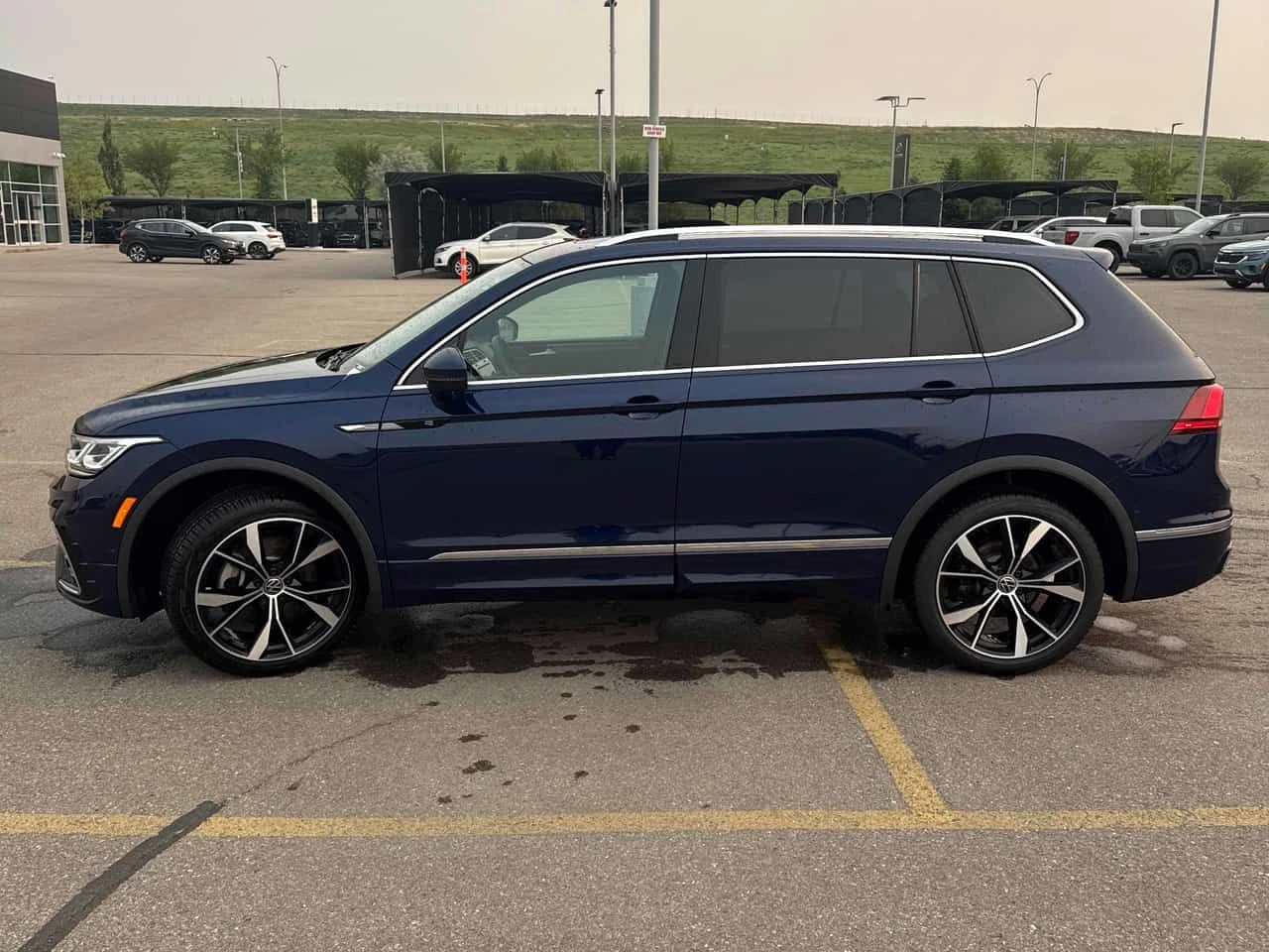 VW Tiguan * Highline R Line * CARFAX * БЕЗ ПЪРВОНАЧАЛНА ВНОС, снимка 2 - Автомобили и джипове - 55410530