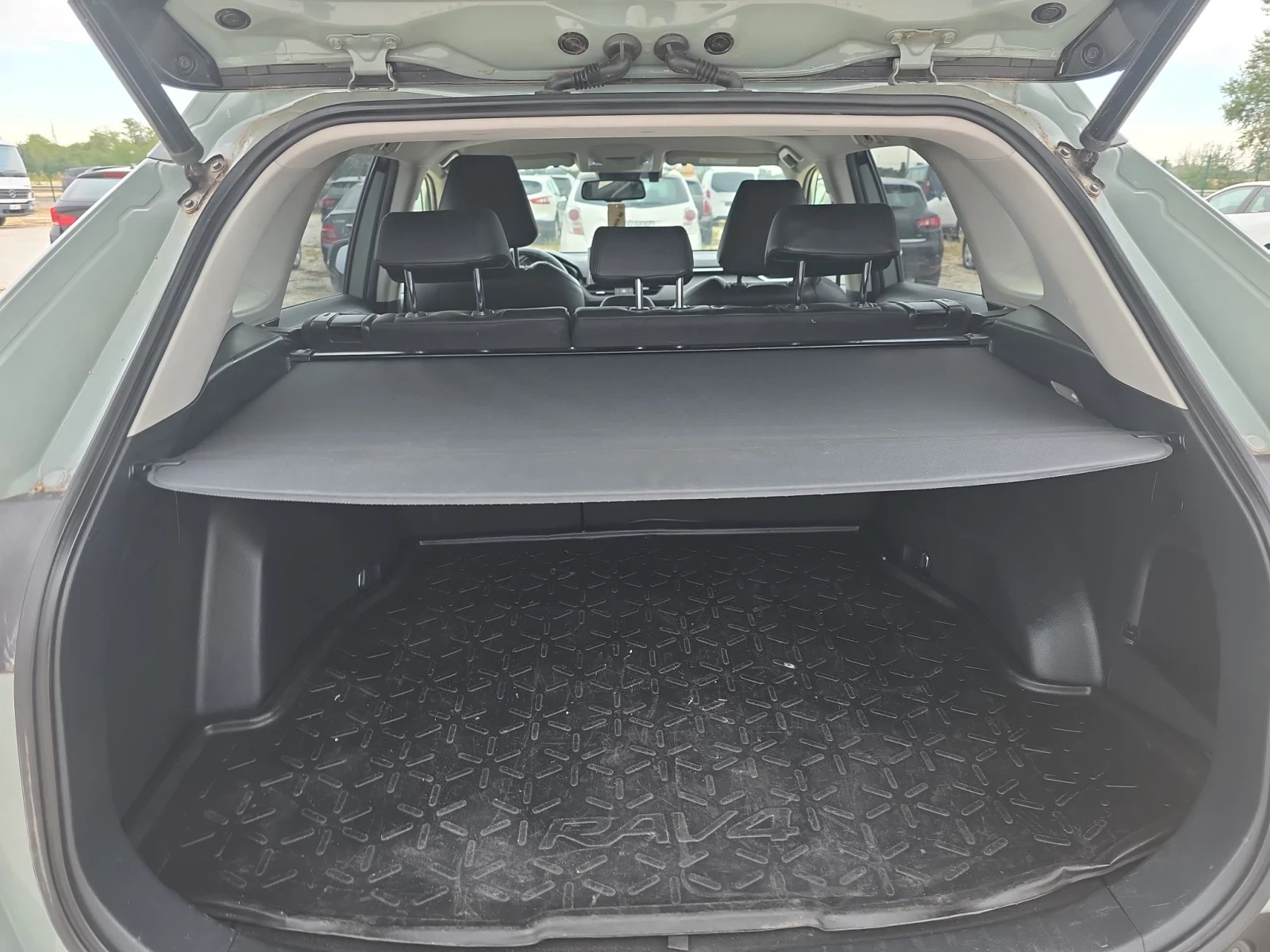 Toyota Rav4 2.0, снимка 13 - Автомобили и джипове - 56227598