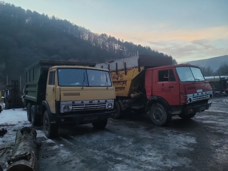 Kamaz 55111 На ЧАСТИ  2 броя безкамерни джанти с гуми , снимка 4 - Камиони - 48603848