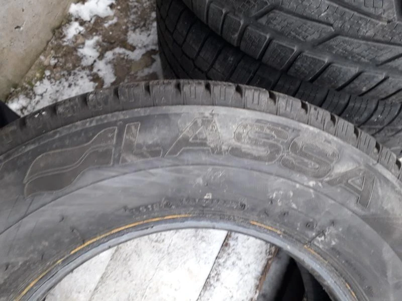 Гуми Зимни 215/70R15, снимка 4 - Гуми и джанти - 24499822