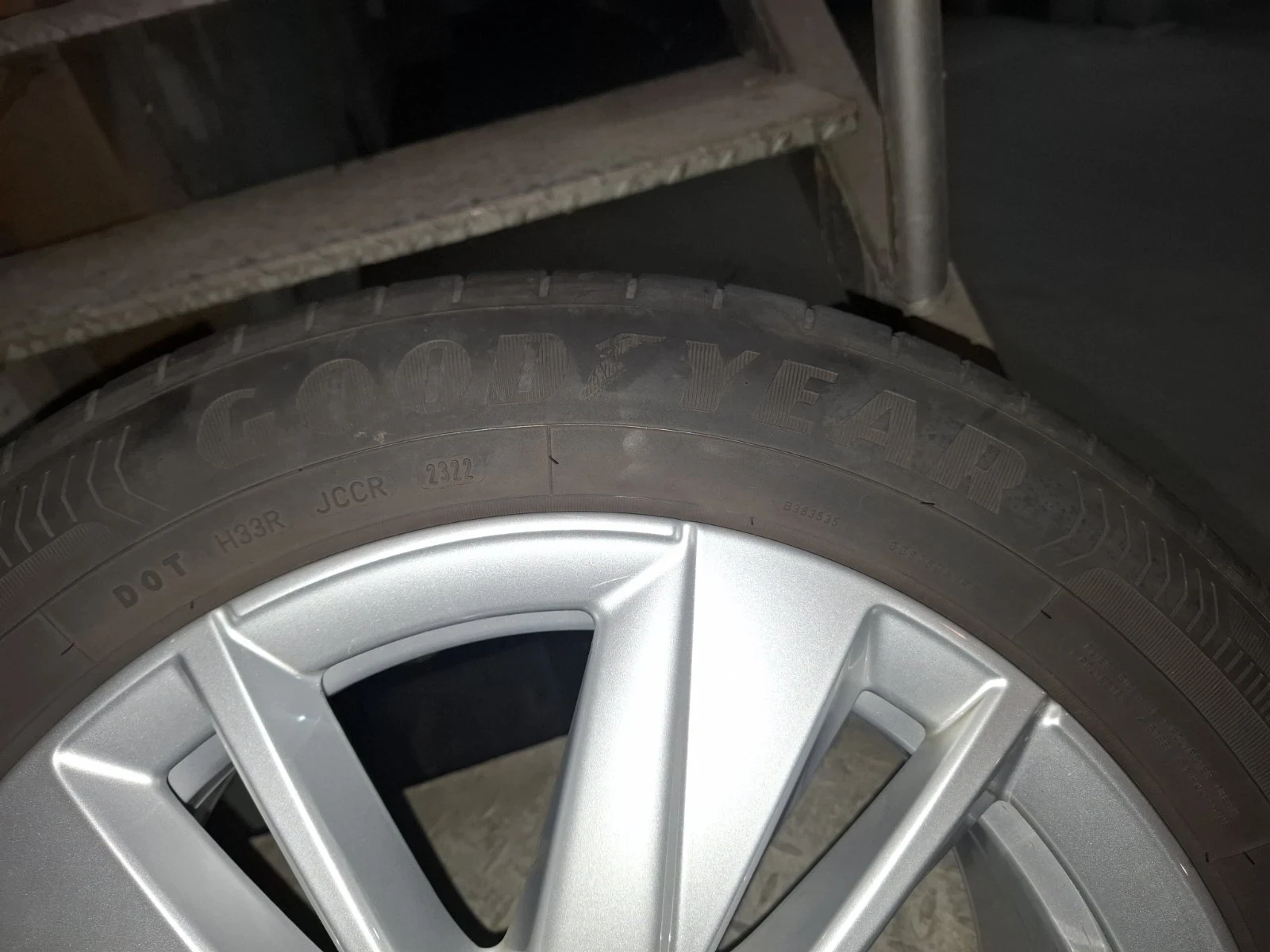 Гуми с джанти Goodyear 215/55R17, снимка 5 - Гуми и джанти - 54494483