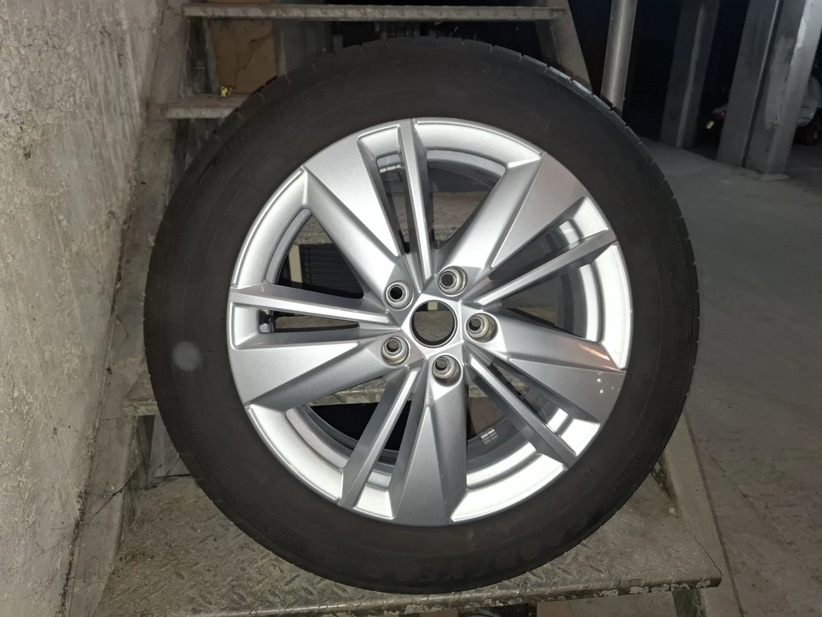Гуми с джанти Goodyear 215/55R17, снимка 4 - Гуми и джанти - 54494483