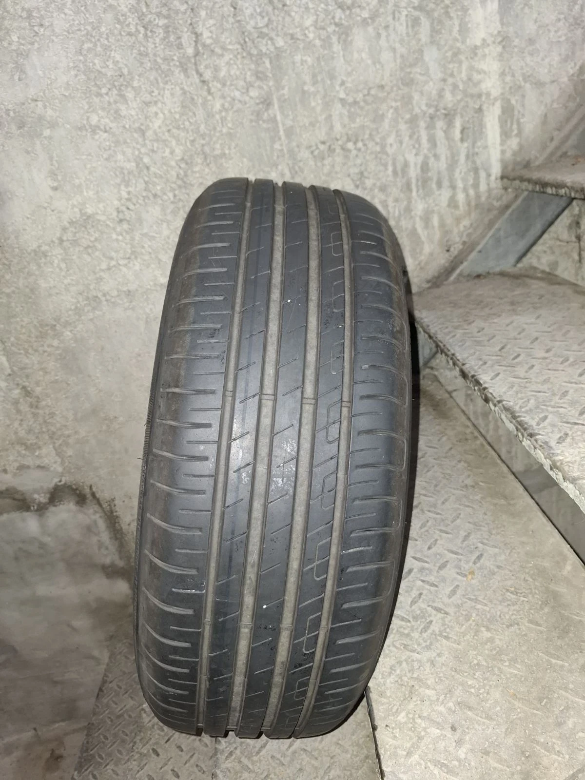 Гуми с джанти Goodyear 215/55R17, снимка 3 - Гуми и джанти - 54494483