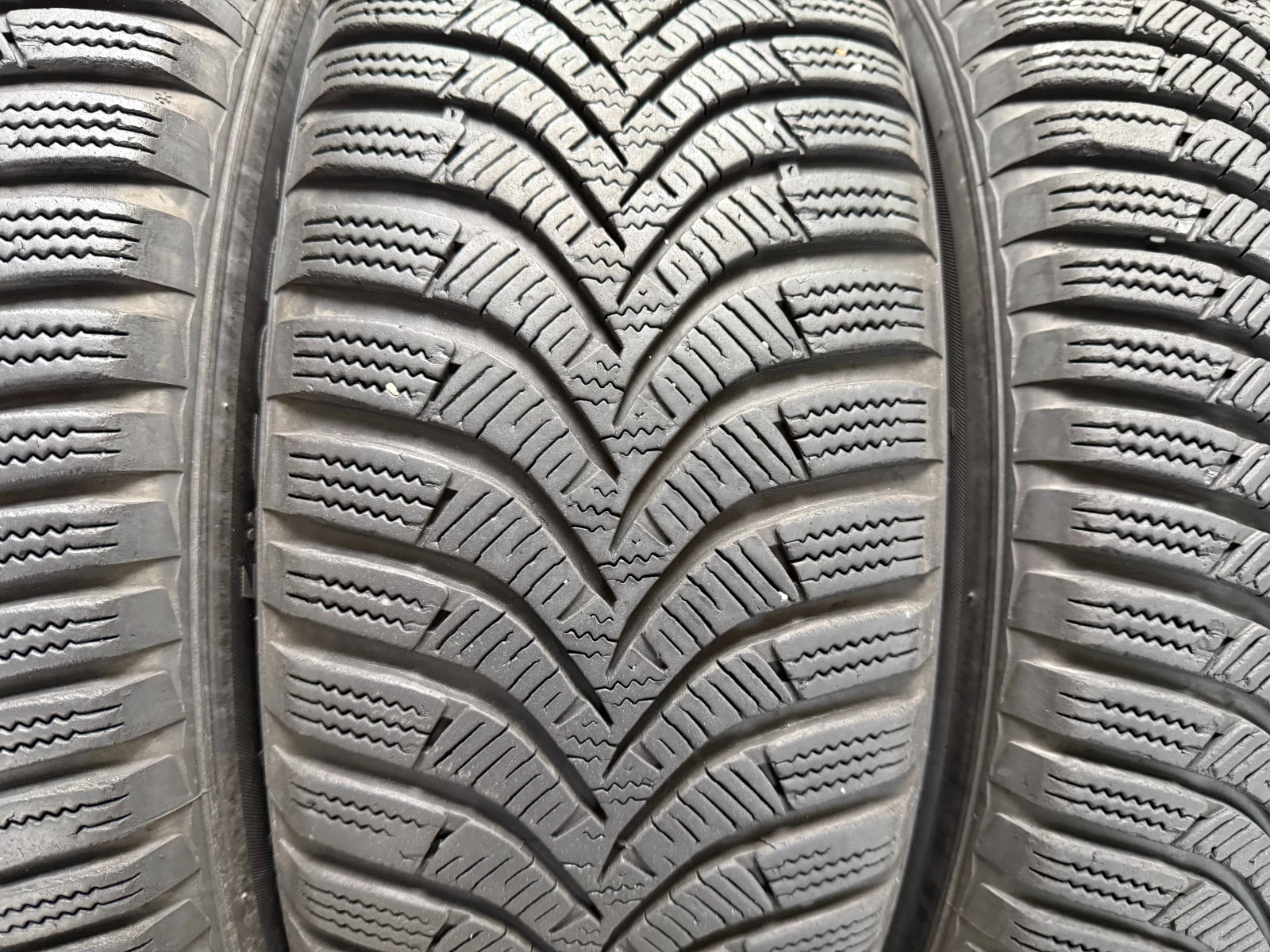 Гуми Зимни 195/65R15, снимка 5 - Гуми и джанти - 56277819