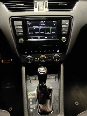 Skoda Octavia 2.0 TDI VRS/DSG/ПАНОРАМА/ПОДГР /CAM/АЛКАНТАРА, снимка 16