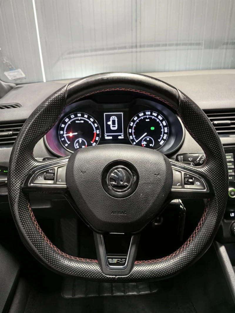 Skoda Octavia 2.0 TDI VRS/DSG/ПАНОРАМА/ПОДГР /CAM/АЛКАНТАРА, снимка 17 - Автомобили и джипове - 50935552