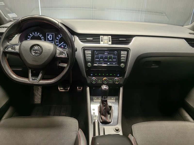 Skoda Octavia 2.0 TDI VRS/DSG/ПАНОРАМА/ПОДГР /CAM/АЛКАНТАРА, снимка 13 - Автомобили и джипове - 50935552