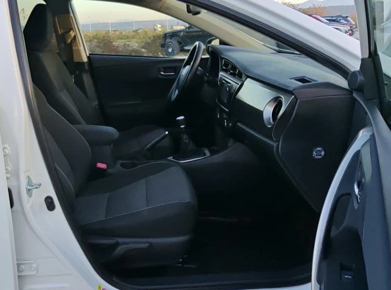 Toyota Auris 1.4 D4D 90к.с Keyless * Navi* Camera* Bluetooth* , снимка 11 - Автомобили и джипове - 52460331