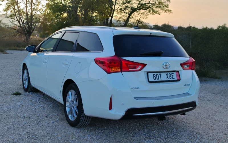 Toyota Auris 1.4 D4D 90к.с Keyless * Navi* Camera* Bluetooth* , снимка 4 - Автомобили и джипове - 52460331