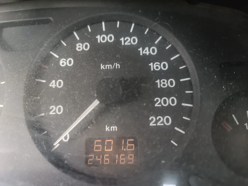 Opel Astra 1, 6 i, снимка 6 - Автомобили и джипове - 52514357