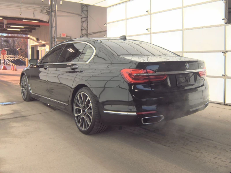 BMW 740 HARMON* KARDON* ХЕДЪП* ОБДУХВАНЕ* LANE* ASSIST* , снимка 4 - Автомобили и джипове - 52734910