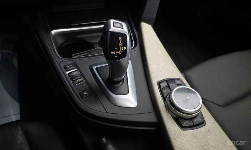 BMW 320, снимка 9 - Автомобили и джипове - 52944614