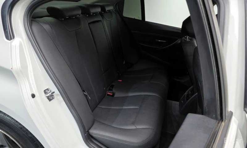 BMW 320, снимка 12 - Автомобили и джипове - 52944614