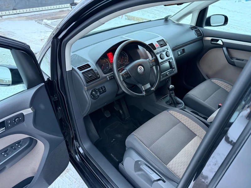 VW Touran CROSS 1.9TDI, снимка 8 - Автомобили и джипове - 53089197