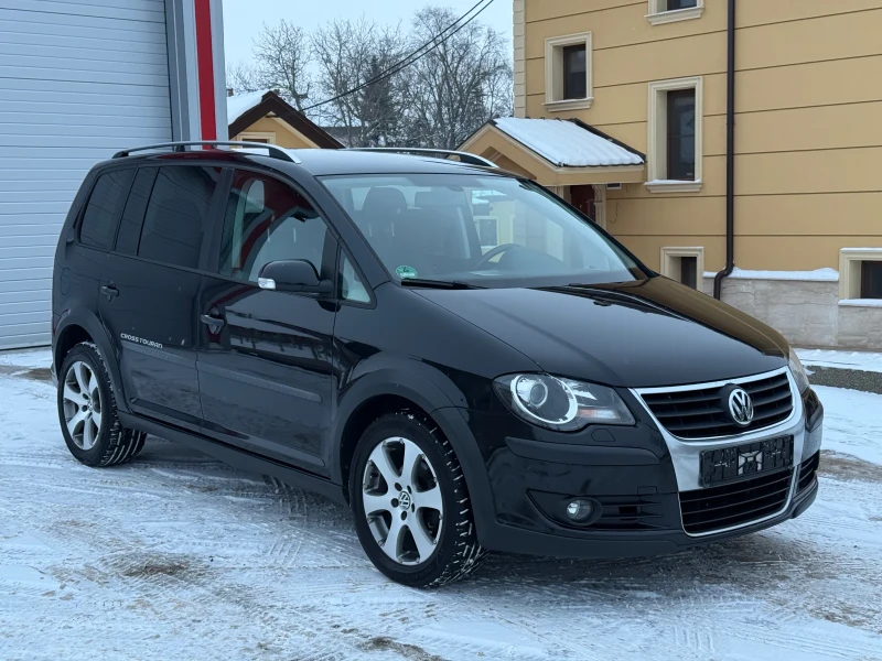 VW Touran CROSS 1.9TDI, снимка 2 - Автомобили и джипове - 53089197