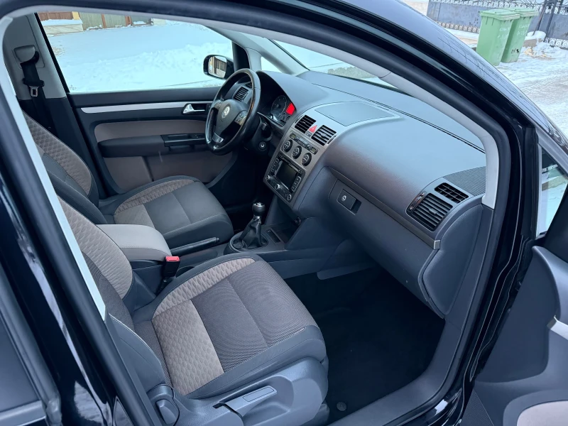 VW Touran CROSS 1.9TDI, снимка 14 - Автомобили и джипове - 53089197