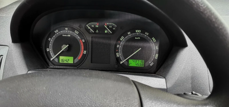 Skoda Fabia 1.2 64 HTP 130000km, снимка 6 - Автомобили и джипове - 53281058