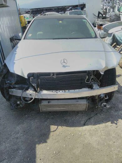 Mercedes-Benz 220 Е212, снимка 1 - Автомобили и джипове - 42072319