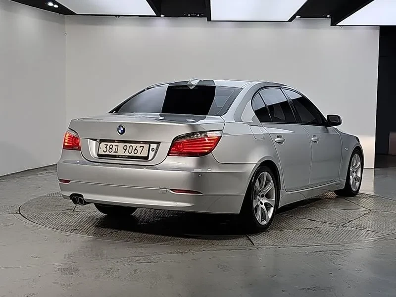 BMW 535 I 32K KM, снимка 4 - Автомобили и джипове - 56358834