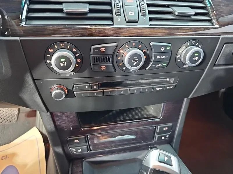 BMW 535 I 32K KM, снимка 17 - Автомобили и джипове - 56358834