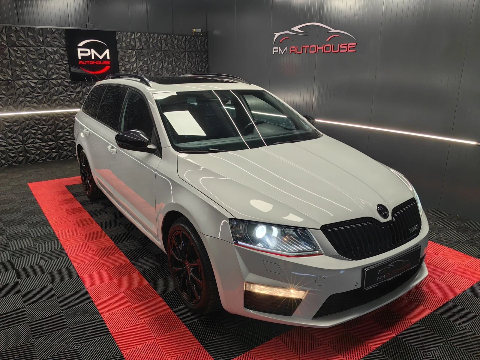 Skoda Octavia 2.0 TDI VRS/DSG/ПАНОРАМА/ПОДГР /CAM/АЛКАНТАРА, снимка 1