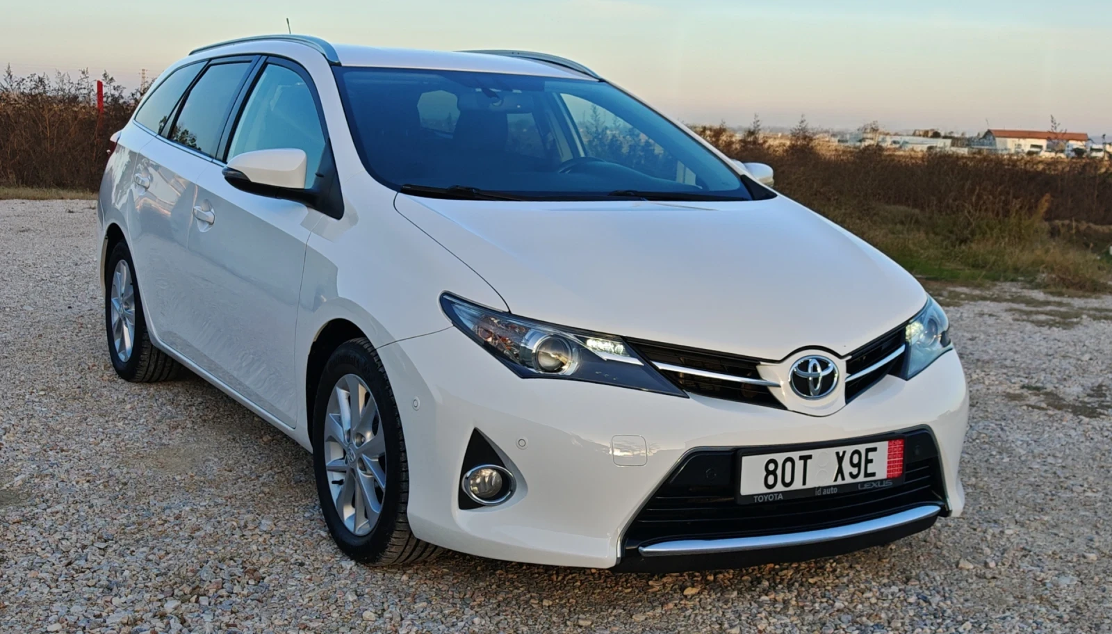Toyota Auris 1.4 D4D 90к.с Keyless * Navi* Camera* Bluetooth* , снимка 1