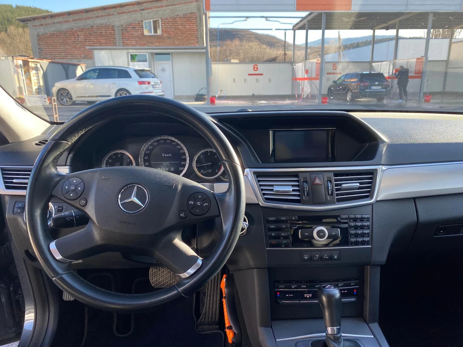 Mercedes-Benz E 200  - изображение 2