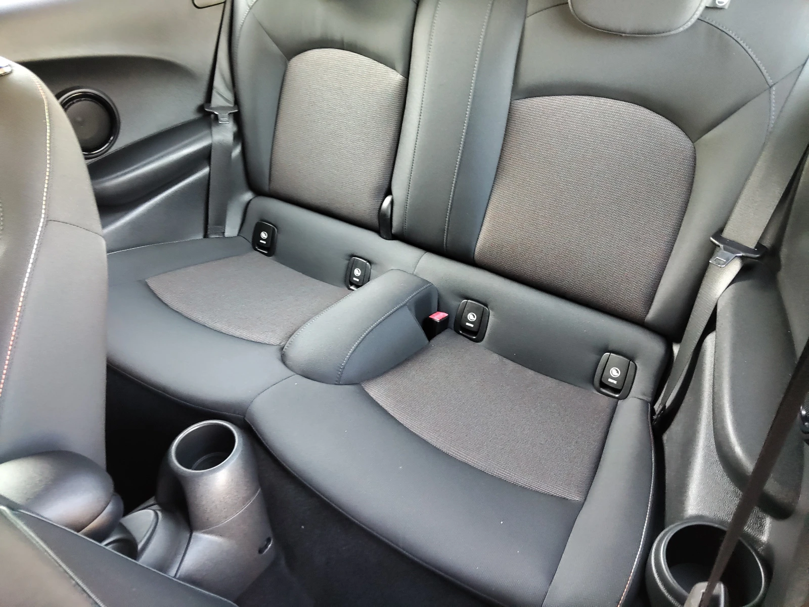 Mini Cooper 1, 5i 136ps KEYLESS GO - изображение 7