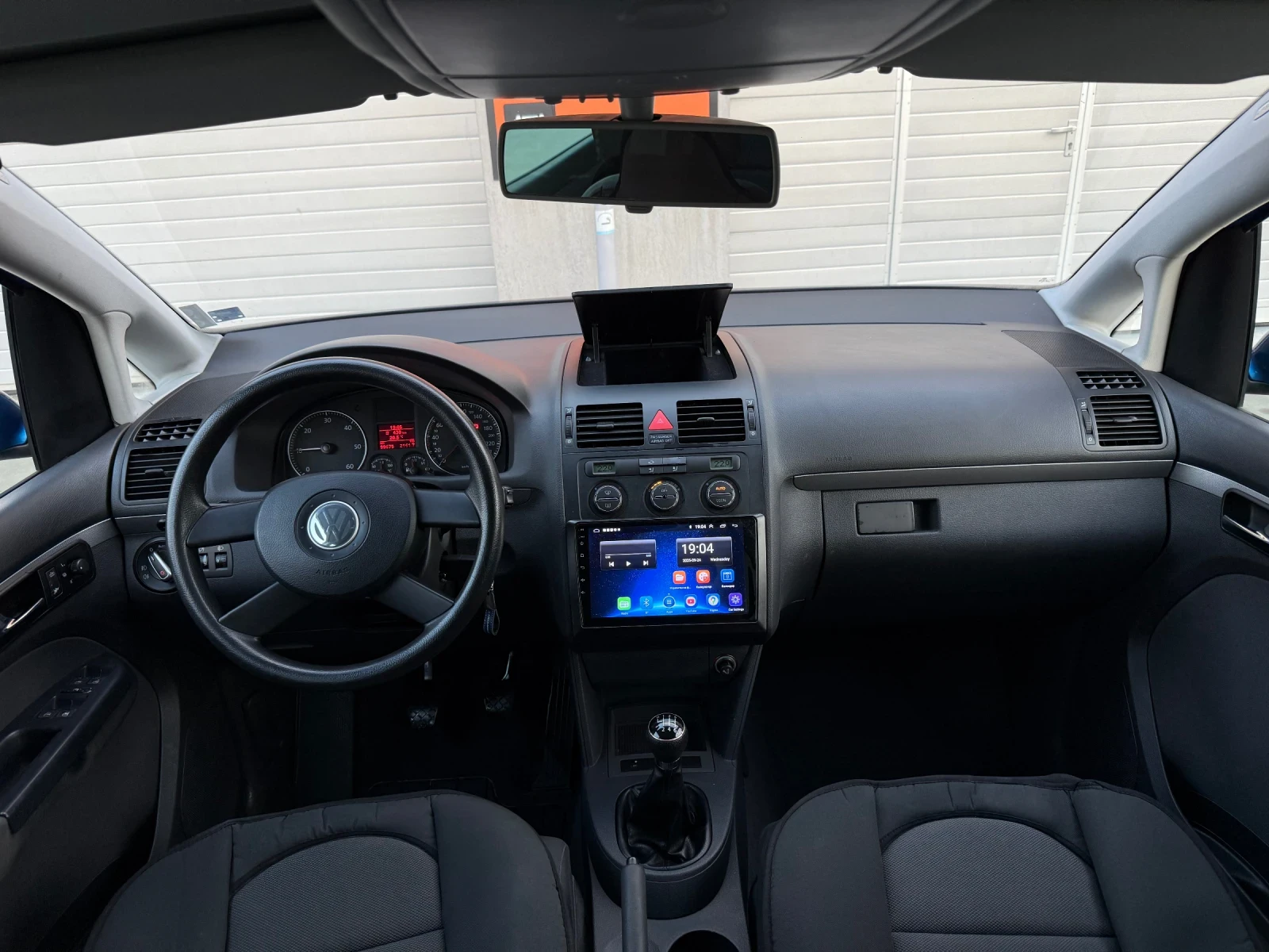 VW Touran 2.0 TDI (136 Hp), 99000KM - изображение 9