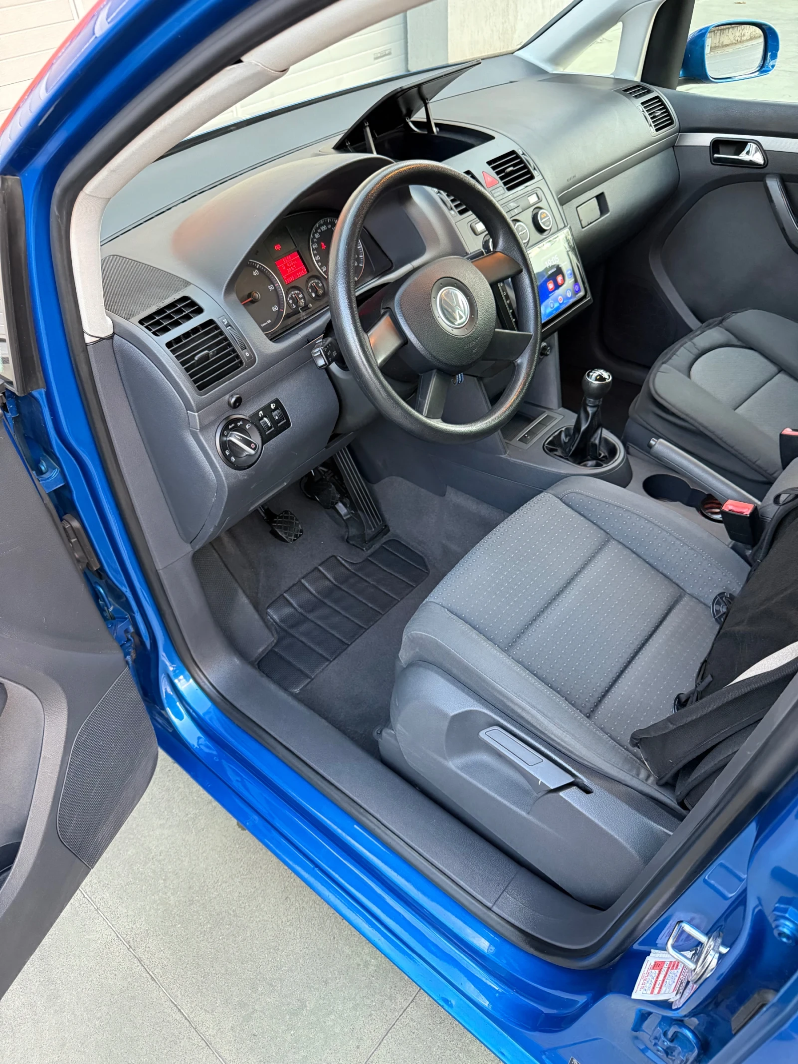 VW Touran 2.0 TDI (136 Hp), 99000KM - изображение 10