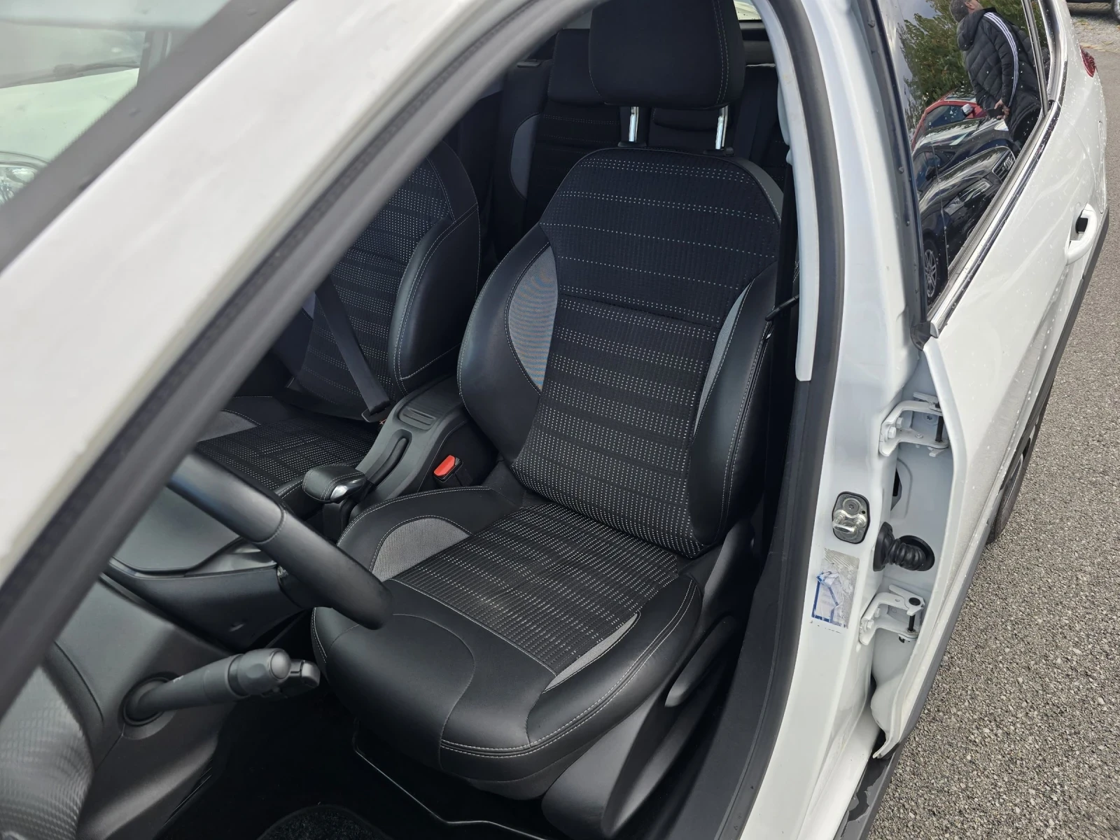 Peugeot 2008 1.2i evro 6B  | Mobile.bg — изображение 11