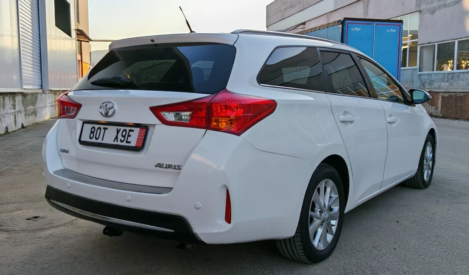 Toyota Auris 1.4 D4D 90к.с Keyless * Navi* Camera* Bluetooth* , снимка 4 - Автомобили и джипове - 53632850
