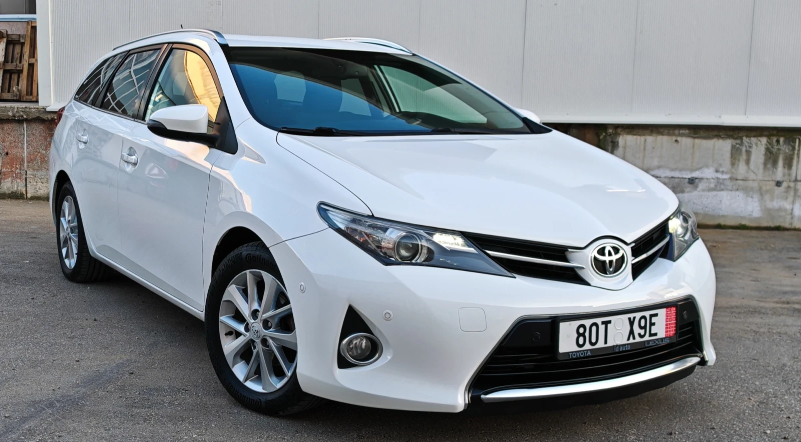 Toyota Auris 1.4 D4D 90к.с Keyless * Navi* Camera* Bluetooth* , снимка 3 - Автомобили и джипове - 53632850