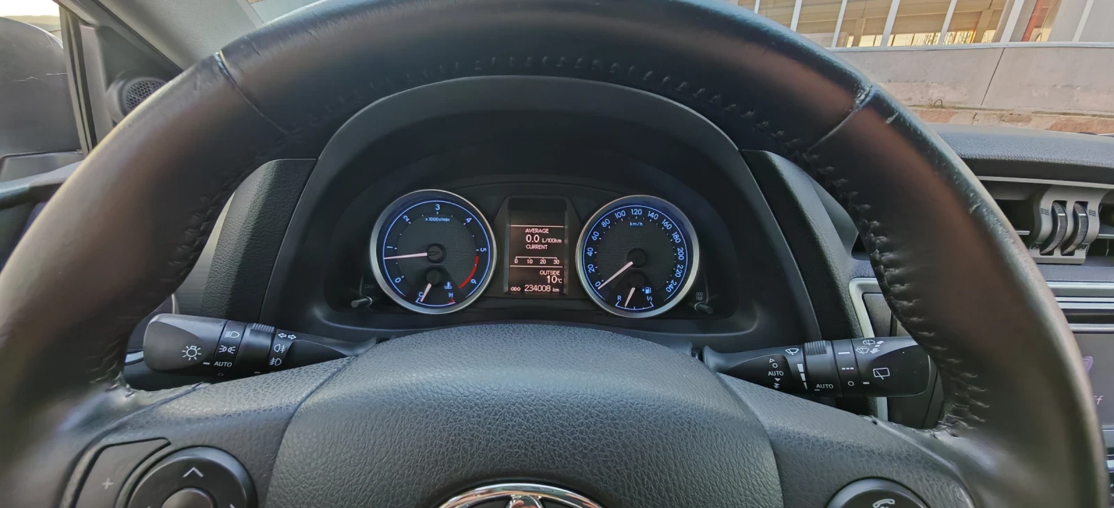 Toyota Auris 1.4 D4D 90к.с Keyless * Navi* Camera* Bluetooth* , снимка 10 - Автомобили и джипове - 53632850