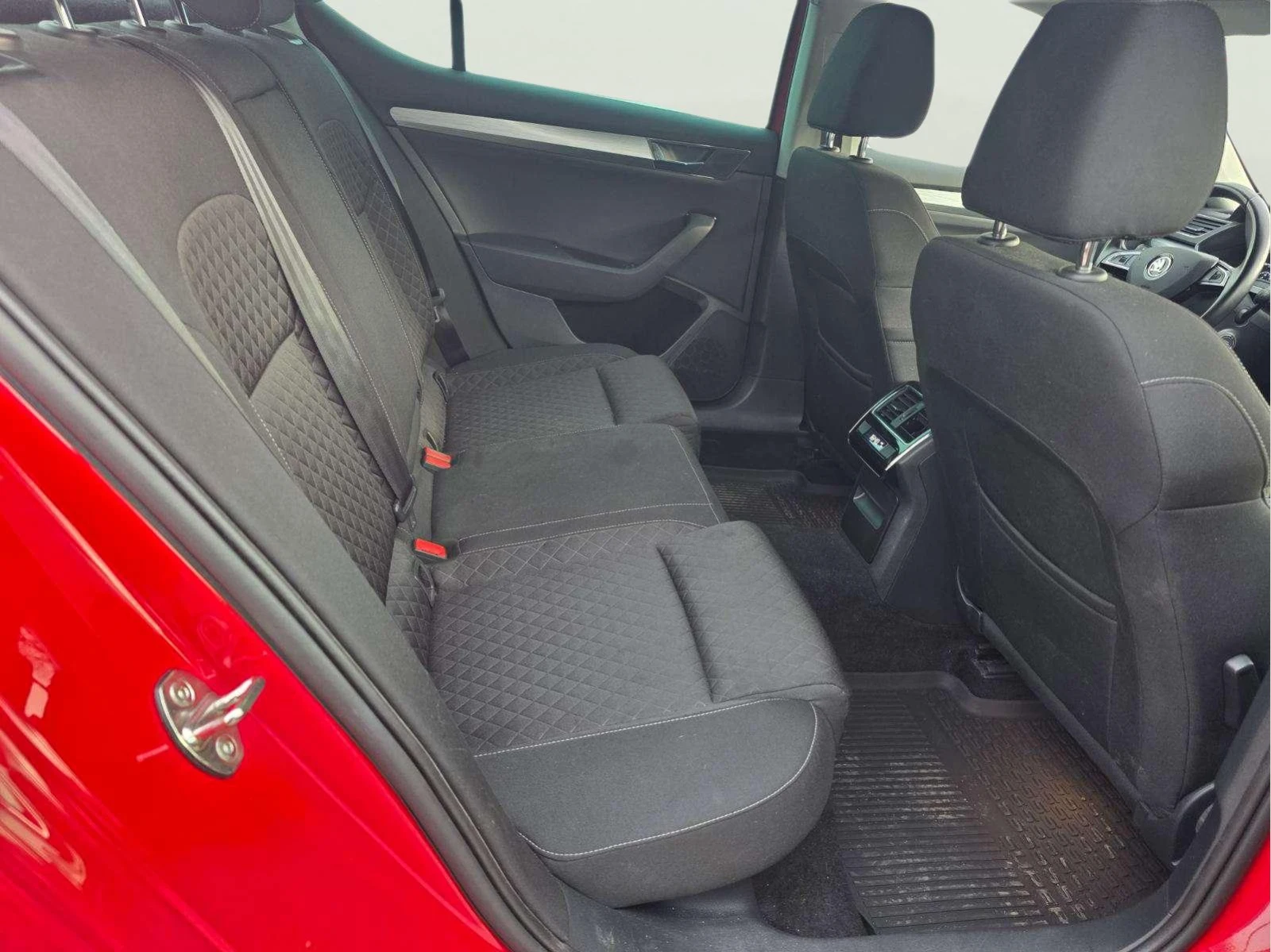 Skoda Superb 2.0 TDI - изображение 10