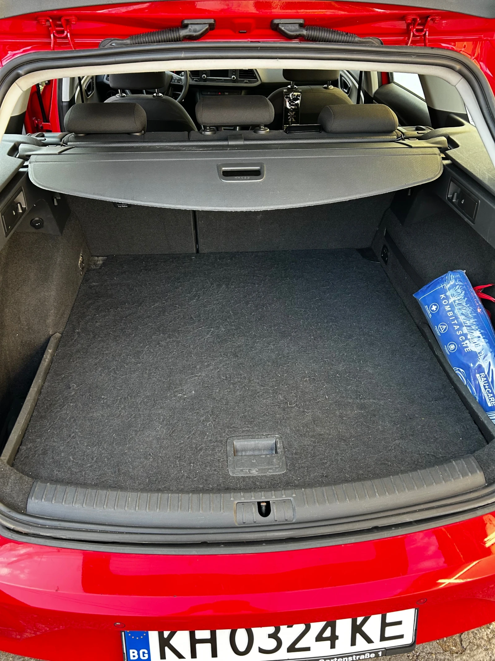 Seat Leon 1.6 TDI, снимка 9 - Автомобили и джипове - 53894671