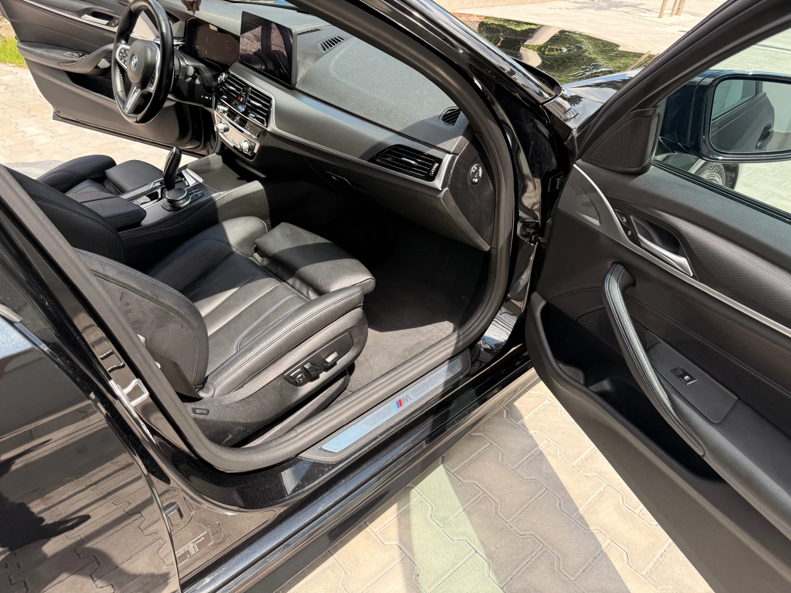BMW 530 xDrive, снимка 11 - Автомобили и джипове - 54089584