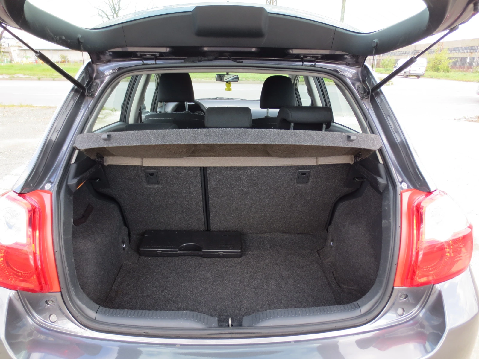 Toyota Auris 1.4 D4D, снимка 16 - Автомобили и джипове - 54294822