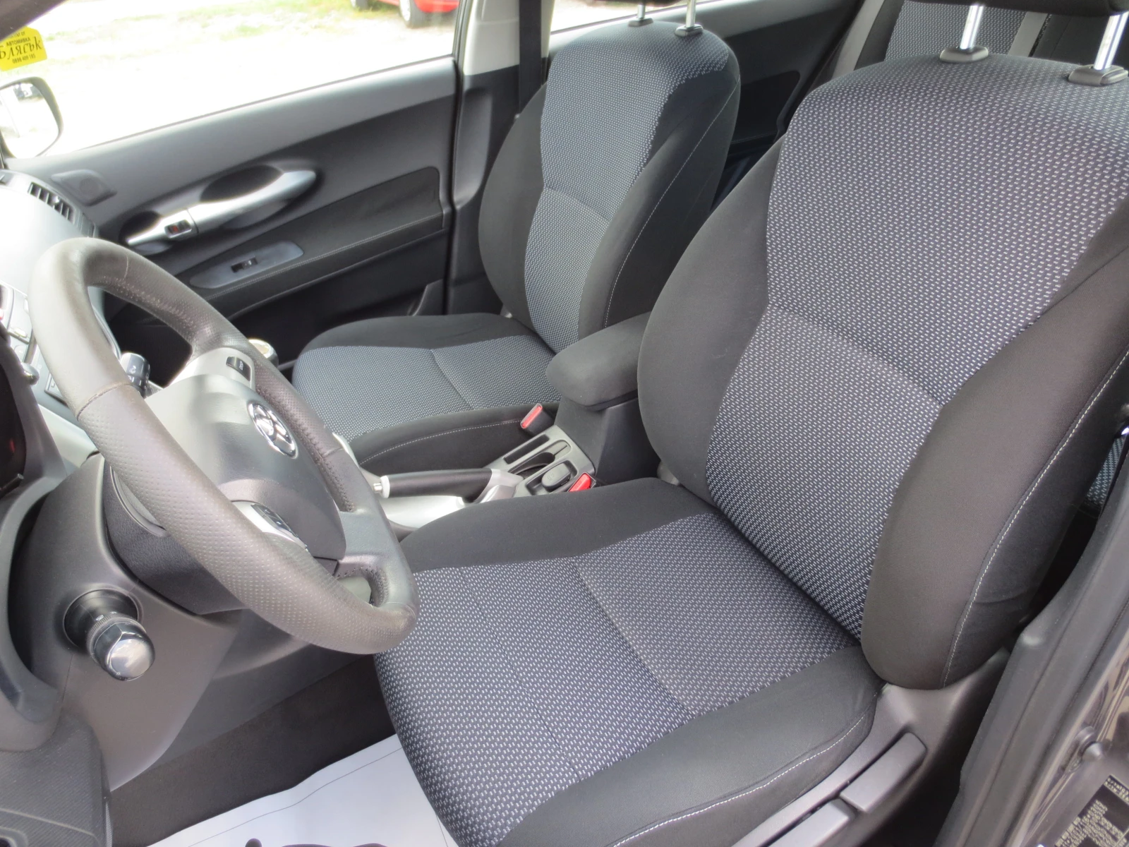 Toyota Auris 1.4 D4D, снимка 10 - Автомобили и джипове - 54294822