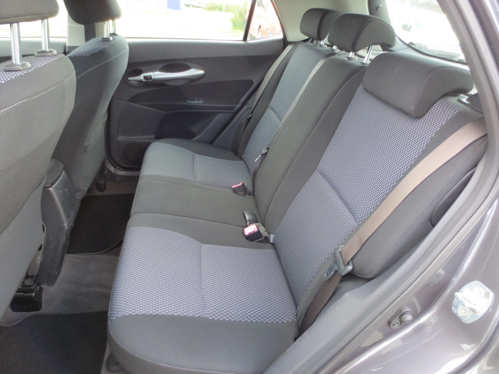 Toyota Auris 1.4 D4D, снимка 11 - Автомобили и джипове - 54294822