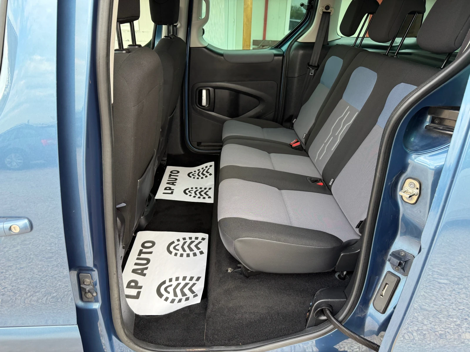 Peugeot Partner 1.6hdi* Automat * , снимка 11 - Автомобили и джипове - 54355554