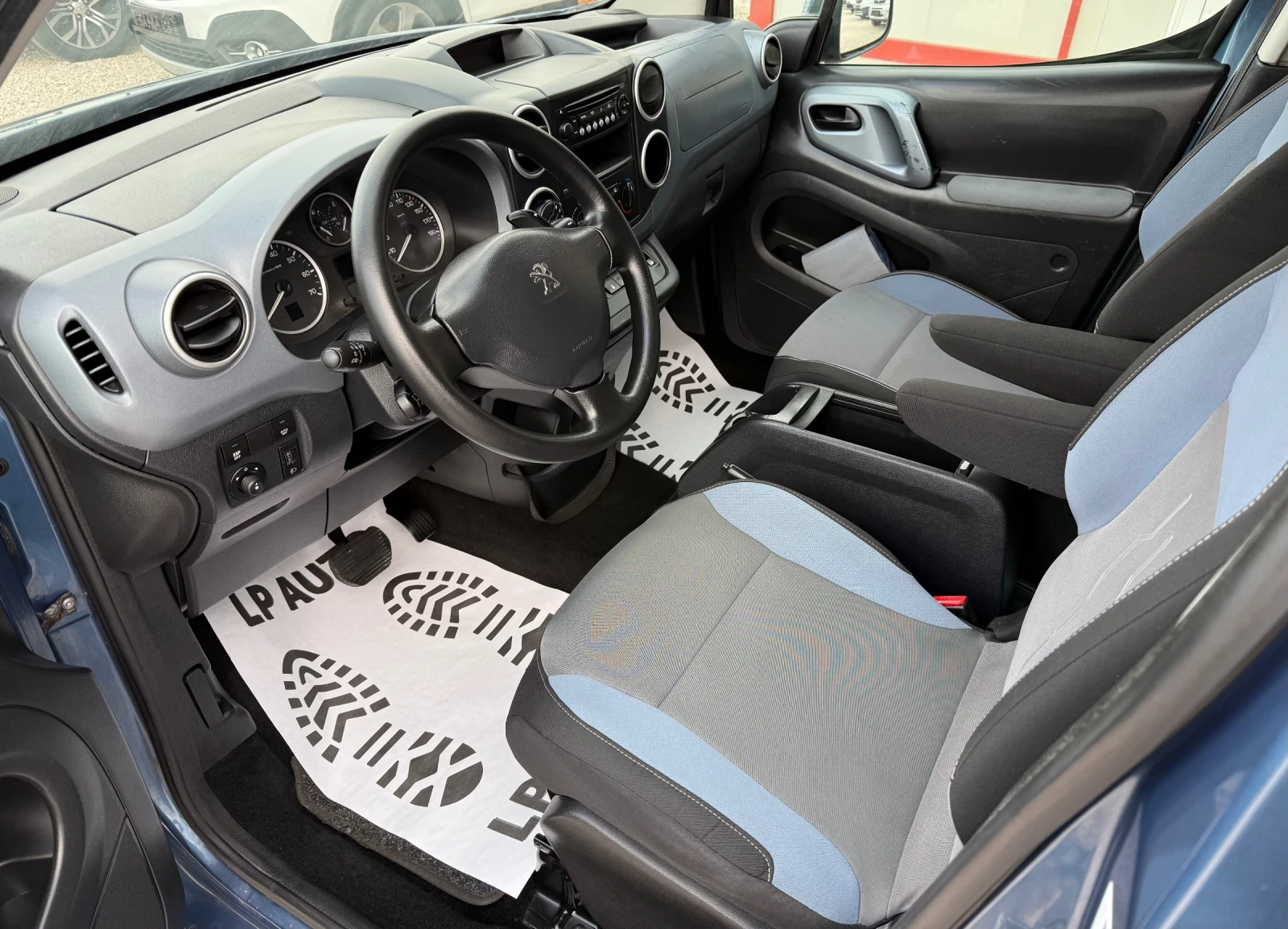 Peugeot Partner 1.6hdi* Automat * , снимка 7 - Автомобили и джипове - 54355554