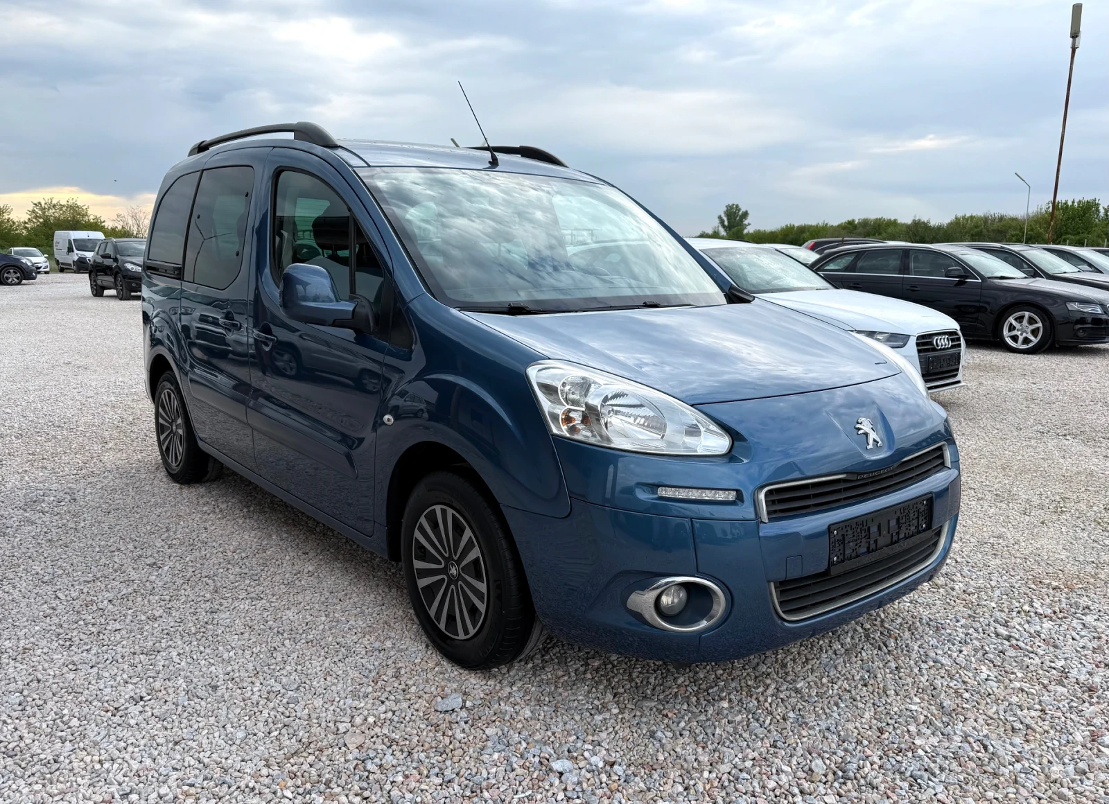 Peugeot Partner 1.6hdi* Automat * , снимка 2 - Автомобили и джипове - 54355554